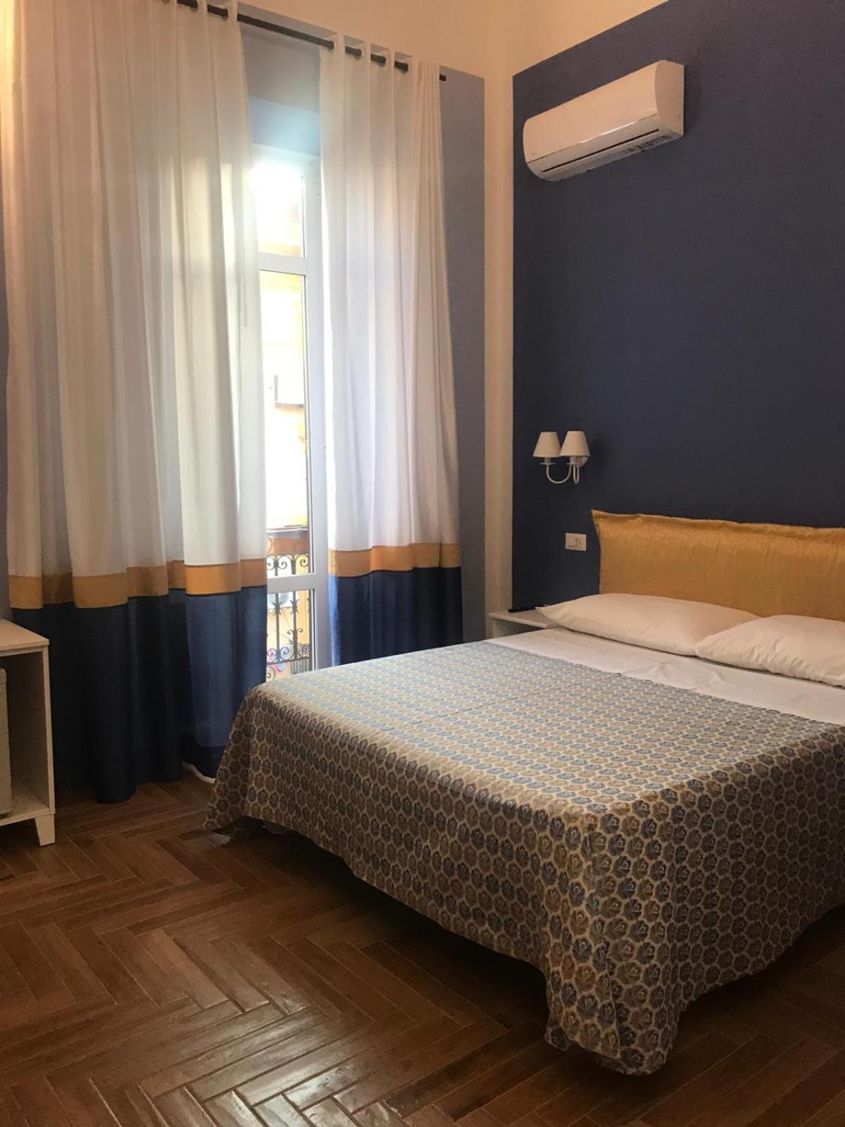 B&B I Due Teatri Naples Extérieur photo
